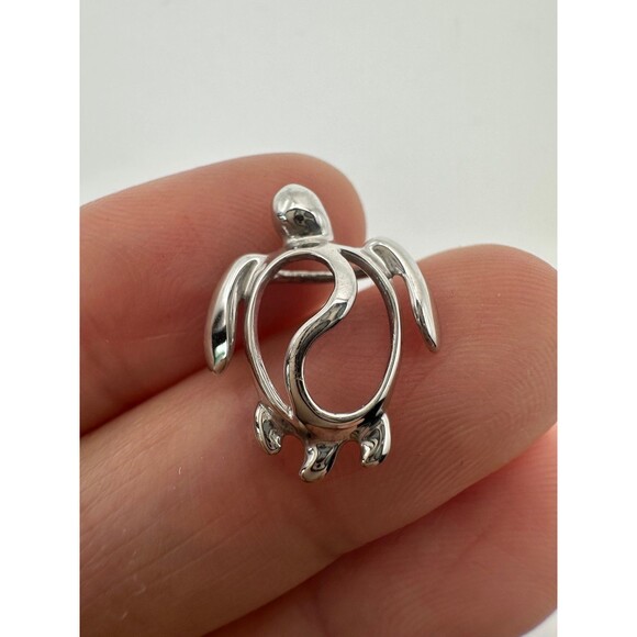 14k solid white gold Hawaiian ying yang turtle pendant - Picture 1 of 7